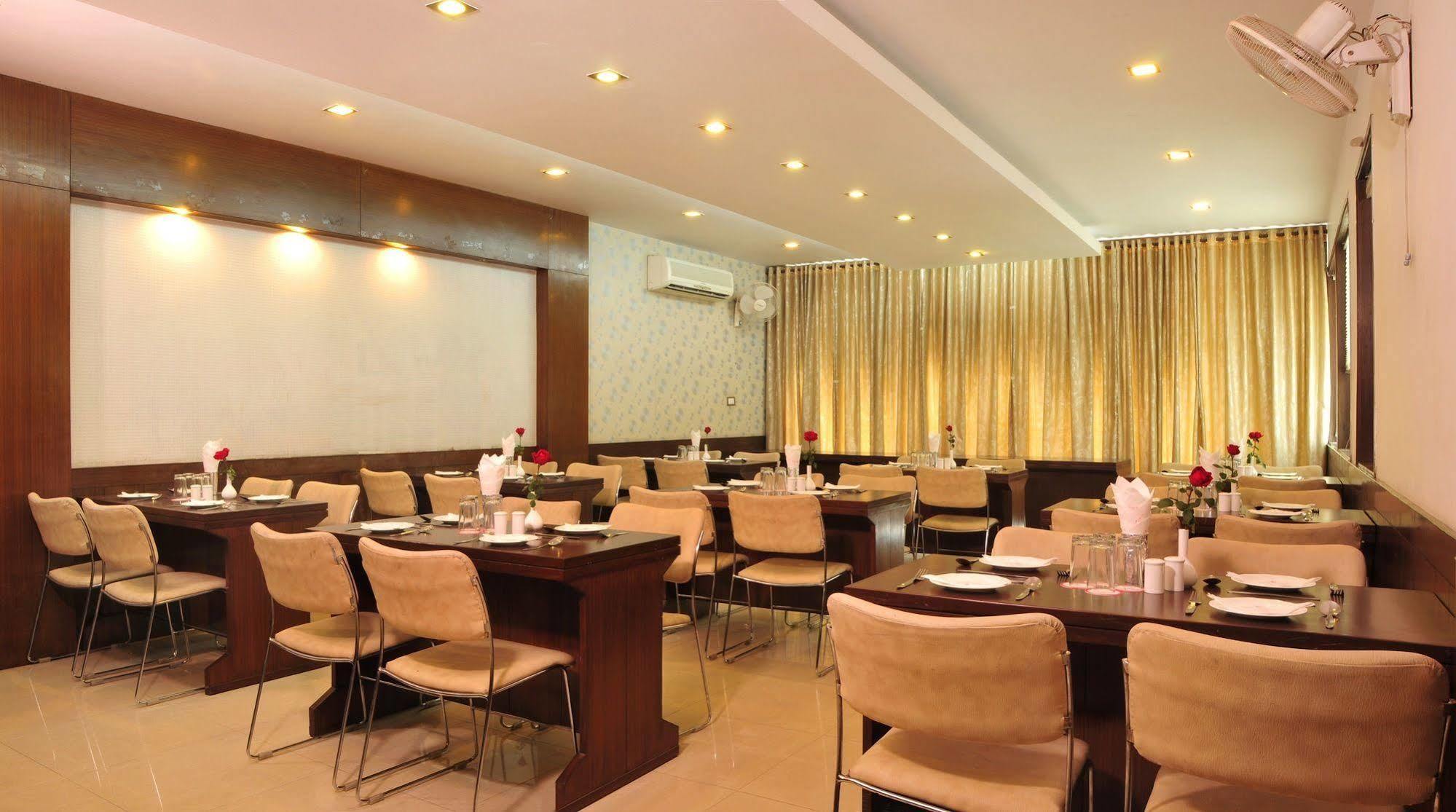 Hotel Citi International Delhi  Eksteriør bilde
